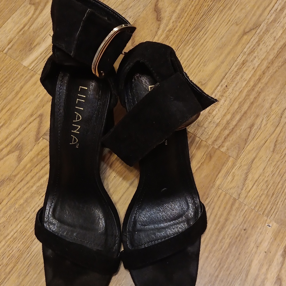 Heels - Picture 3 of 3